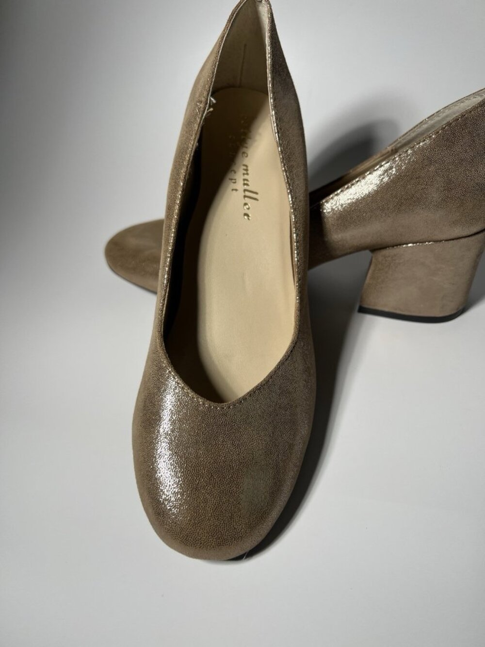 Bettye Muller Concept Metallic Gold Leather Block Heel Pumps Women’s 7.5M